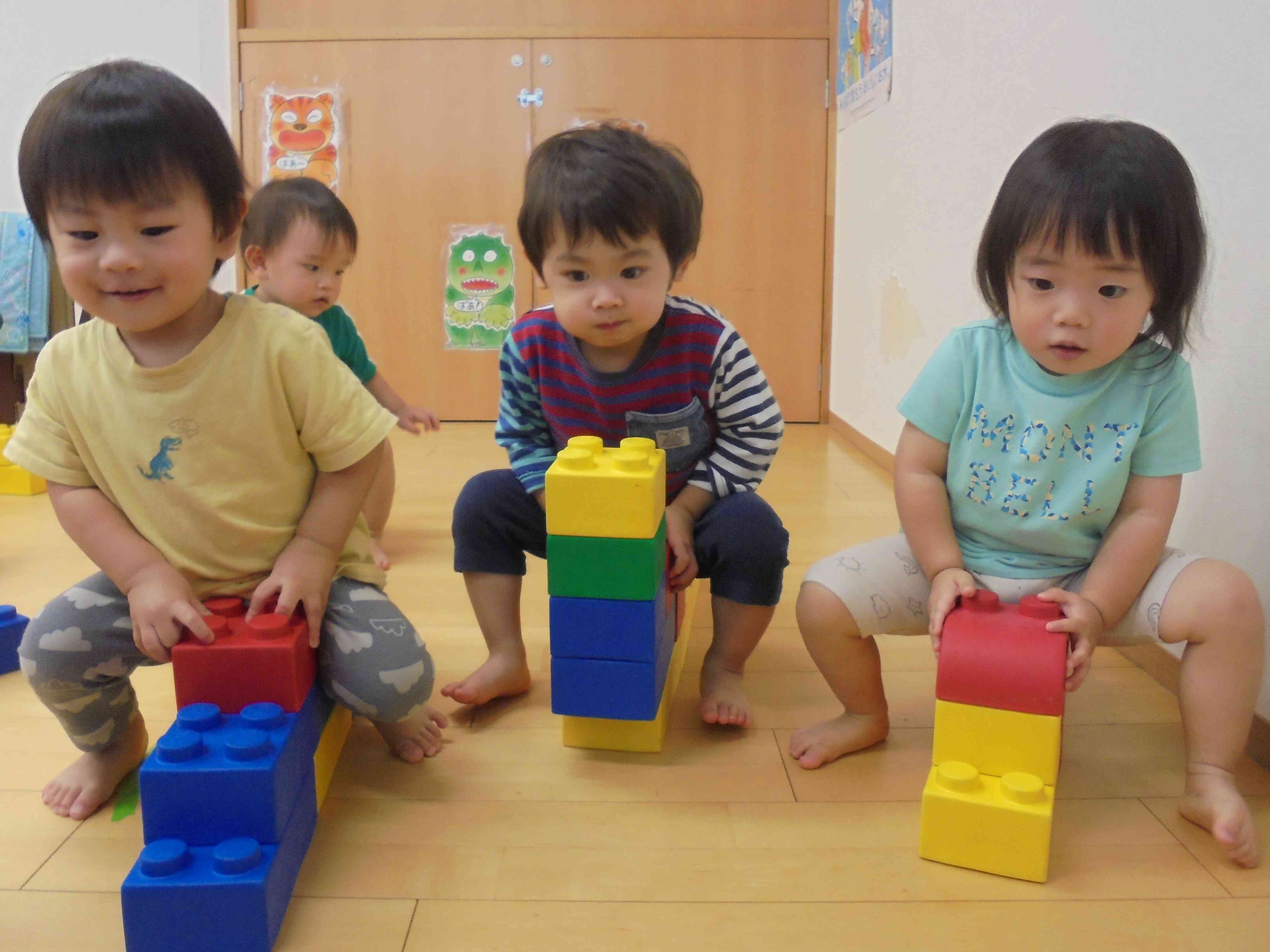 大型レゴソフトブロック遊び（あひる組）｜ニチイキッズ仙北町駅保育園